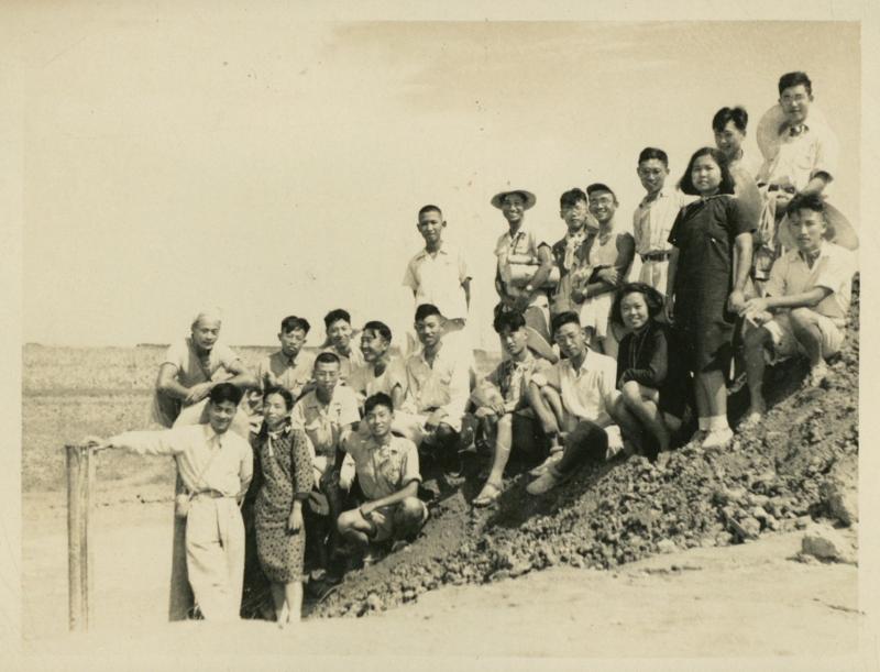 图6  1949年，交大学生赴南汇修堤坝（李均学长提供）.jpg